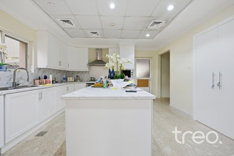 Villa en Arabian Ranches, Dubai, 5 dormitorios, 505.67 m², № 119702 - foto 8