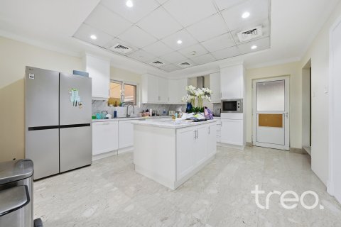 Villa en Arabian Ranches, Dubai, 5 dormitorios, 505.67 m², № 119702 - foto 10