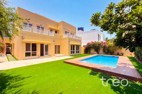 Villa in Meadows 1, Meadows, Dubai 5 bedrooms, 354.89 sq.m. № 119706 - photo 1