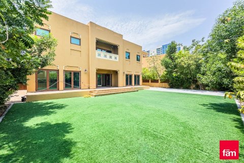 Снять в аренду виллу в Al Furjan, Дубай: 3 спальни, 600м², № 47616 - фото 19