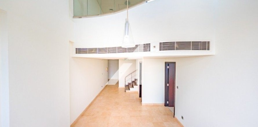 Квартира в Дубае, 2 спальни, 134.8м², № 30995