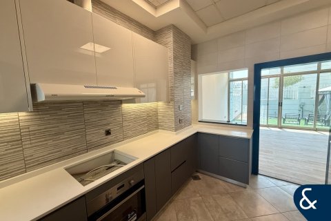 Adosado en Al Furjan, Dubai, 4 dormitorios, 302 m², № 74632 - foto 2