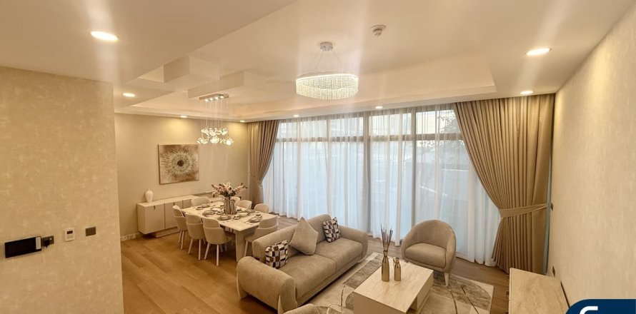 Adosado en Al Furjan, Dubai, 4 dormitorios, 302 m², № 74632
