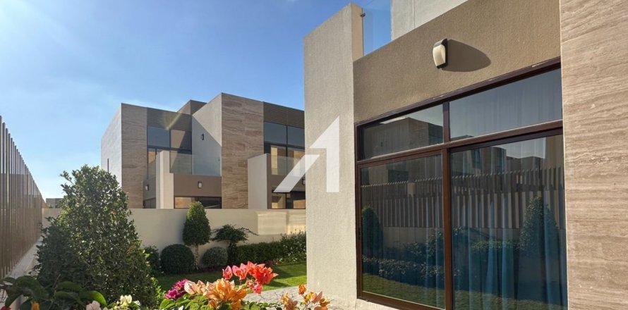 Villa in Dubai 4 bedrooms, 187.2 sq.m. № 47261