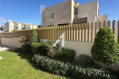 Villa in Dubai 4 bedrooms, 187.2 sq.m. № 47261 - photo 10
