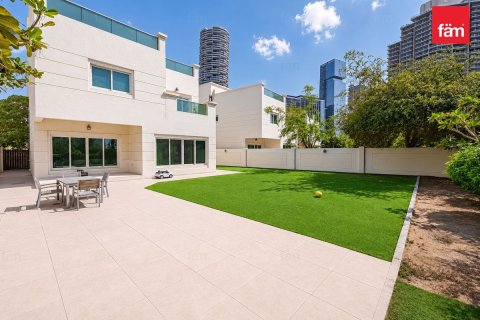 Villa in Dubai 4 bedrooms, 501.5 sq.m. № 123356