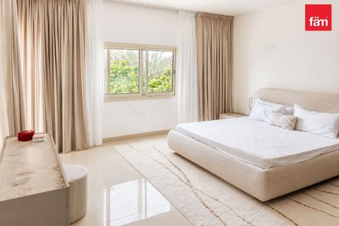 Villa in Dubai 4 bedrooms, 501.5 sq.m. № 123356 - photo 12