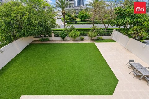 Villa in Dubai 4 bedrooms, 501.5 sq.m. № 123356 - photo 5