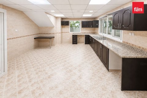Villa in Dubai 4 bedrooms, 501.5 sq.m. № 123356 - photo 6