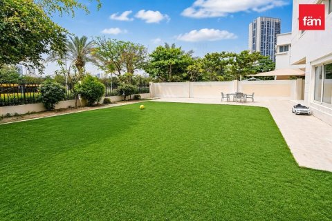 Villa in Dubai 4 bedrooms, 501.5 sq.m. № 123356 - photo 4