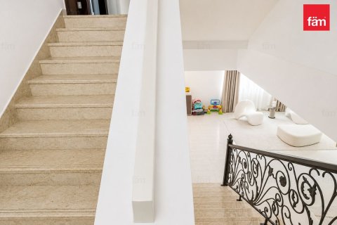 Villa in Dubai 4 bedrooms, 501.5 sq.m. № 123356 - photo 7