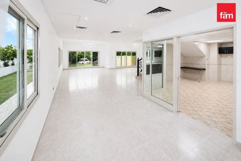 Villa in Dubai 4 bedrooms, 501.5 sq.m. № 123356 - photo 17