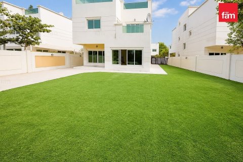 Villa in Dubai 4 bedrooms, 501.5 sq.m. № 123356 - photo 15