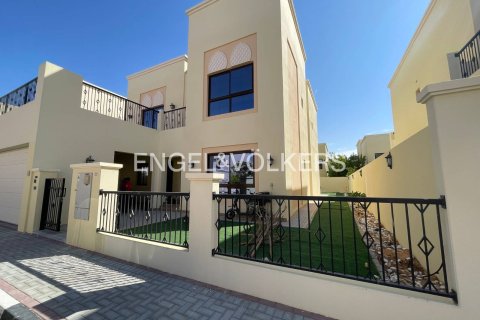 Villa en Nadd Al Sheba, Dubai, 4 dormitorios, 346.6 m², № 4062 - foto 1