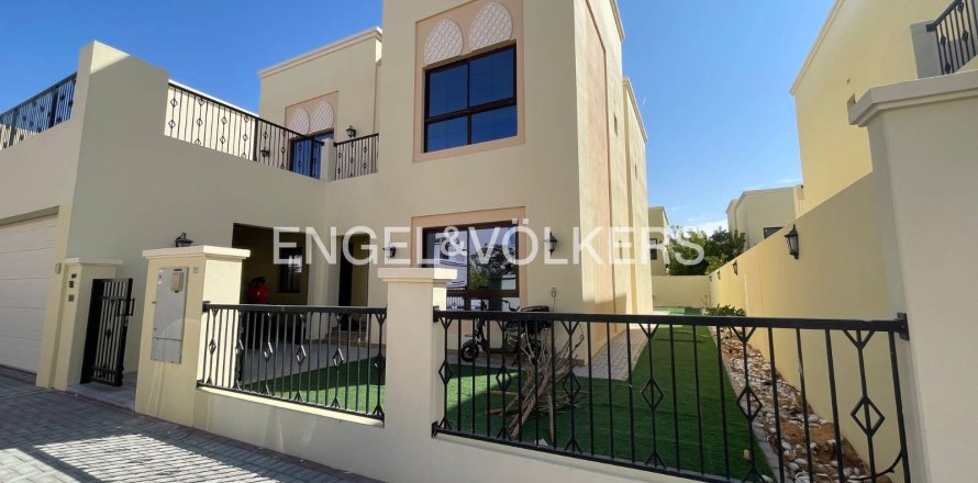 Villa en Nadd Al Sheba, Dubai, 4 dormitorios, 346.6 m², № 4062