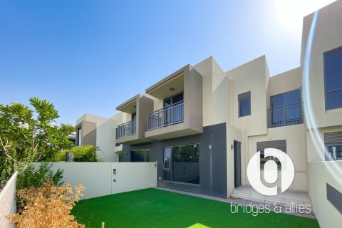 Villa à Dubai Hills Estate, Dubai, 3 chambres, 209 m², № 125071 - photo 2