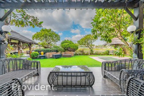 Villa en Meadows, Dubai, 6 dormitorios, 877.1 m², № 2616 - foto 1