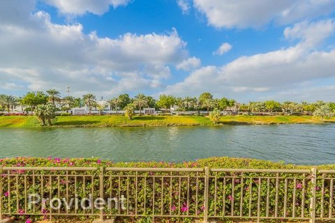 Villa en Meadows, Dubai, 6 dormitorios, 877.1 m², № 2616 - foto 26