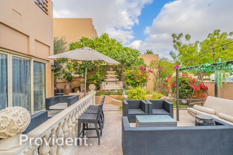 Villa en Meadows, Dubai, 6 dormitorios, 877.1 m², № 2616 - foto 23