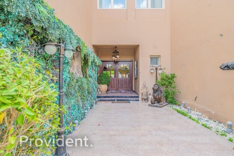 Villa en Meadows, Dubai, 6 dormitorios, 877.1 m², № 2616 - foto 25