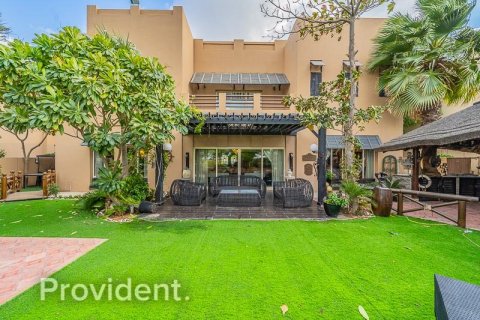 Villa en Meadows, Dubai, 6 dormitorios, 877.1 m², № 2616 - foto 21