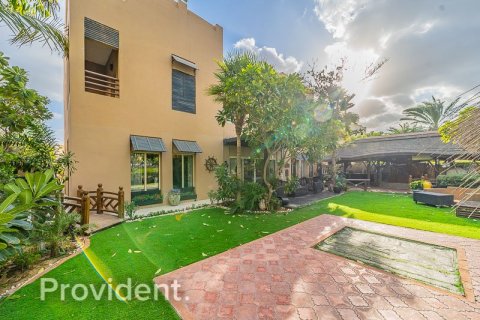 Villa en Meadows, Dubai, 6 dormitorios, 877.1 m², № 2616 - foto 3