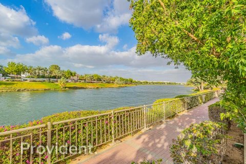 Villa en Meadows, Dubai, 6 dormitorios, 877.1 m², № 2616 - foto 27