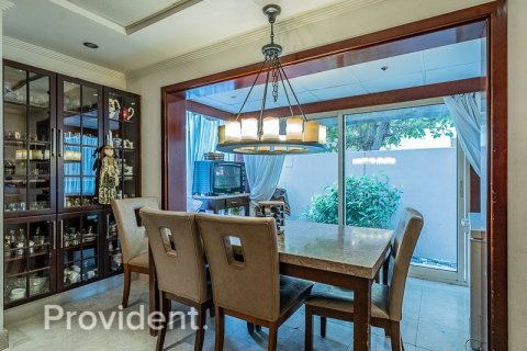 Villa en Meadows, Dubai, 6 dormitorios, 877.1 m², № 2616 - foto 9