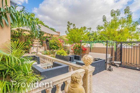 Villa en Meadows, Dubai, 6 dormitorios, 877.1 m², № 2616 - foto 22