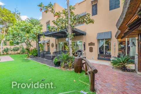 Villa en Meadows, Dubai, 6 dormitorios, 877.1 m², № 2616 - foto 20
