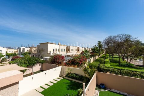 Townhouse in Springs 2, The Springs, Dubai 2 bedrooms, 172.52087100 sq.m. № 108850 - photo 15