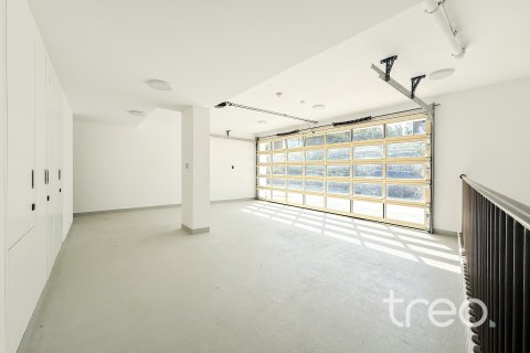 Villa in Al Barari, Dubai 5 bedrooms, 1212.66 sq.m. № 119647 - photo 27