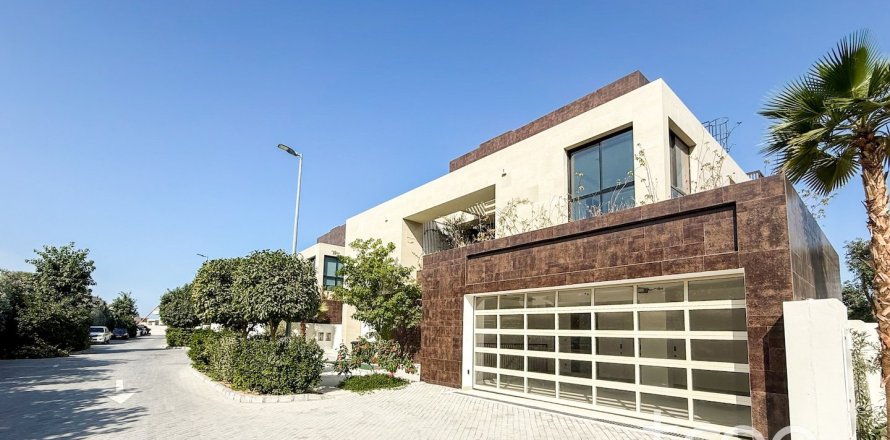 Villa in Al Barari, Dubai 5 bedrooms, 1212.66 sq.m. № 119647