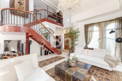 Снять в аренду виллу в Арабиан Ранчес, Дубай: 4 спальни, 932м², № 24960 - фото 2
