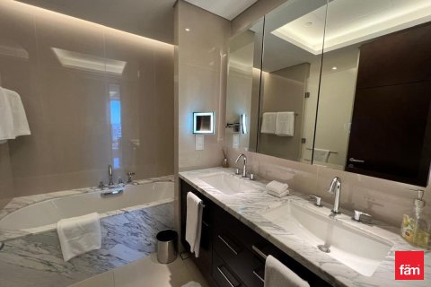 Снять в аренду квартиру в Даунтаун Дубай (Даунтаун Бурдж Дубай), Дубай: 3 спальни, 225.5м², № 92122 - фото 19