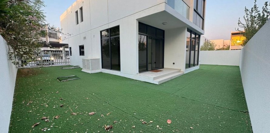 Вилла в Дубае, 6 спален, 393.3м², № 92114