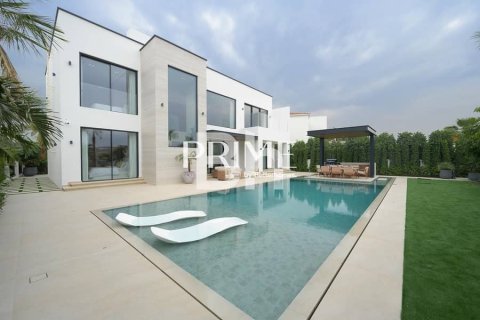 Villa in Jumeirah Islands, Dubai 5 bedrooms, 1056 sq.m. № 57708 - photo 2