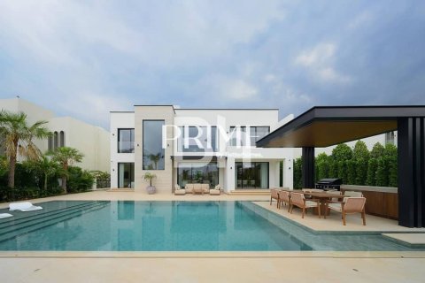 Villa in Jumeirah Islands, Dubai 5 bedrooms, 1056 sq.m. № 57708 - photo 1