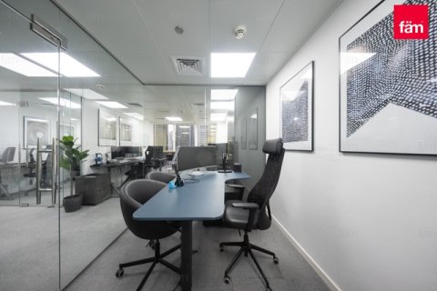Oficina en Dubai, 102 m², № 84094 - foto 2
