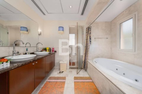 Adosado en The Lakes, Dubai, 5 dormitorios, 644 m², № 22099 - foto 10
