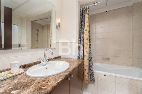 Adosado en The Lakes, Dubai, 5 dormitorios, 644 m², № 22099 - foto 15