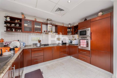Adosado en The Lakes, Dubai, 5 dormitorios, 644 m², № 22099 - foto 6