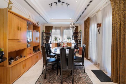 Adosado en The Lakes, Dubai, 5 dormitorios, 644 m², № 22099 - foto 5