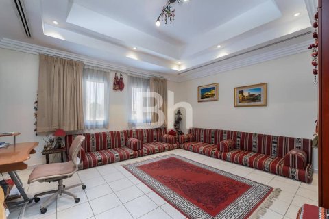 Adosado en The Lakes, Dubai, 5 dormitorios, 644 m², № 22099 - foto 8