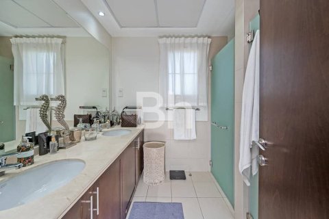 Снять в аренду виллу в Арабиан Ранчес, Дубай: 3 спальни, 235м², № 23317 - фото 7