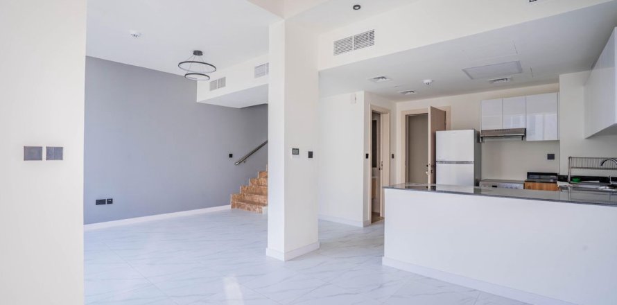 Townhouse in Dubai 2 bedrooms, 79.3 sq.m. № 124378