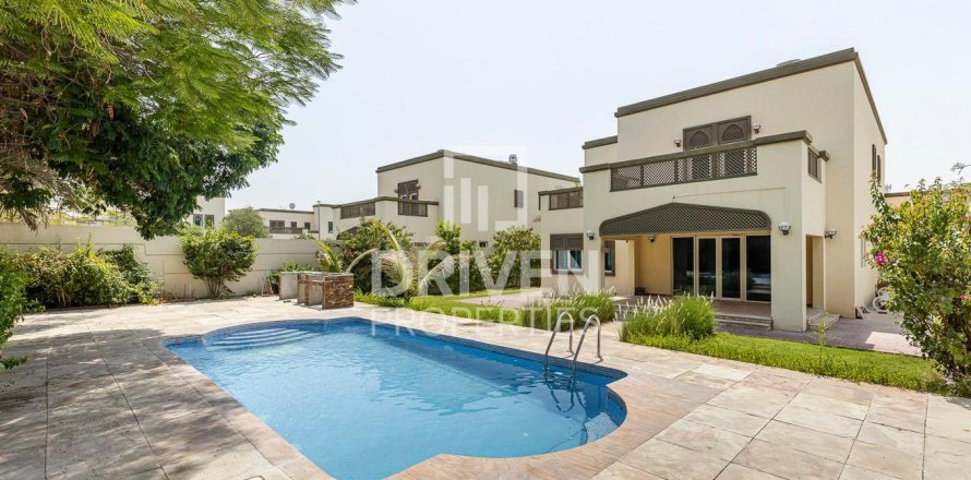 Villa en Jumeirah Park, Dubai, 4 dormitorios, 759.2 m², № 140375