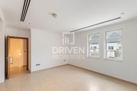 Villa en Jumeirah Park, Dubai, 4 dormitorios, 759.2 m², № 140375 - foto 11