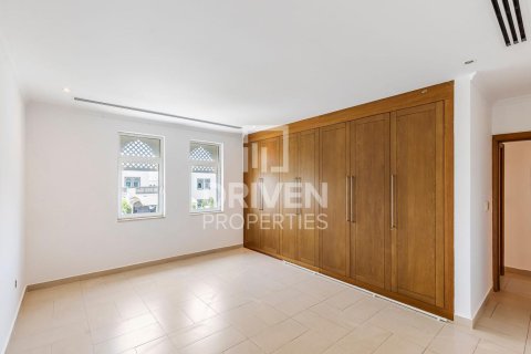 Villa en Jumeirah Park, Dubai, 4 dormitorios, 759.2 m², № 140375 - foto 14