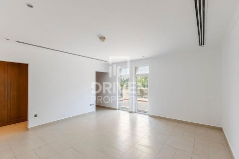 Villa en Jumeirah Park, Dubai, 4 dormitorios, 759.2 m², № 140375 - foto 18